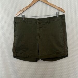 #460 Green Bermuda Shorts with Cuffed Hems and Flat Front